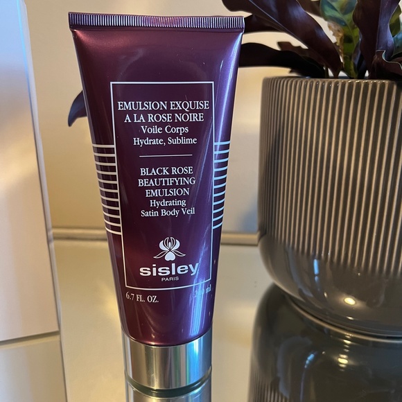 SISLEY Black Rose Beautifying Emulsion Hydrating Satin Body Veil 6.7oz - Picture 1 of 5